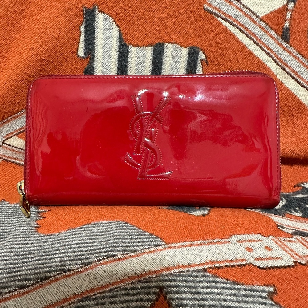 YVES SAINT LAURENT ❤️🌟 PATENT LEATHER RED ZIPPY WALLET ⭐️